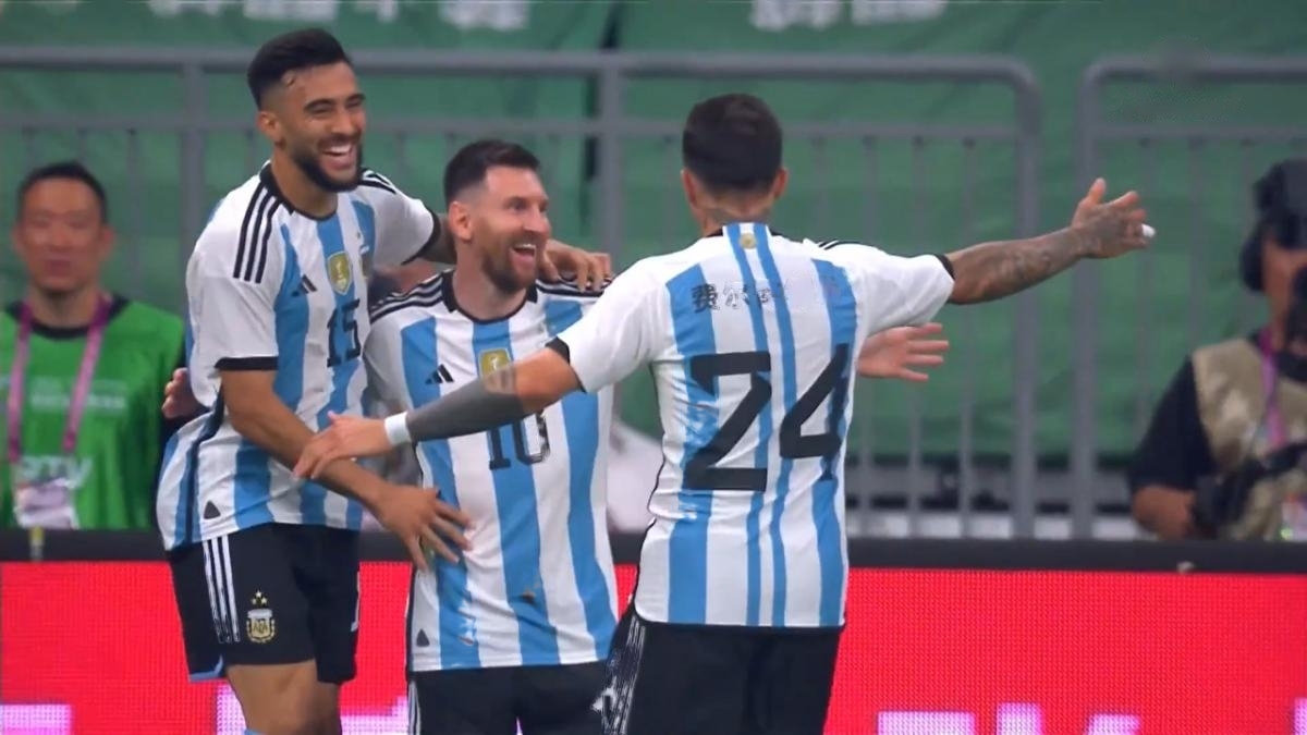 Argentina Defeats Australia with Messi's Magic